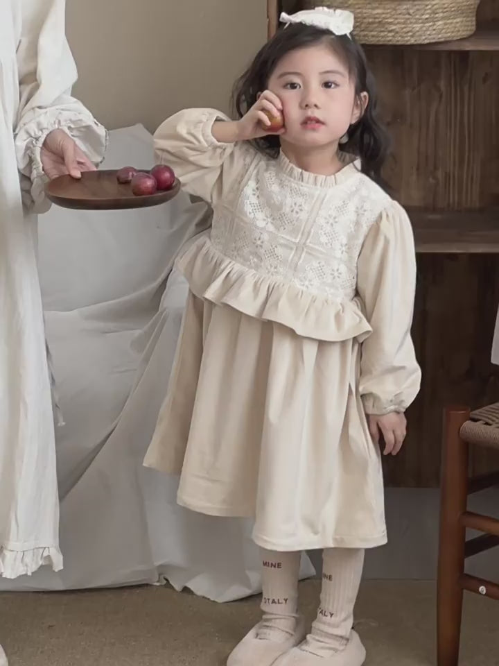 048deac9db4a493190613478c1950276.thumbnail.0000000000.jpg 【90-140】レース クリーム プリンセス ワンピース - 画像 (1)