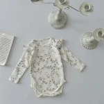 【66-90】花柄 帽子付き ロンパース + ボトムス - 画像 (3)