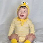 【66-90】帽子付き 目デザインボーダー ロンパース - 画像 (3)