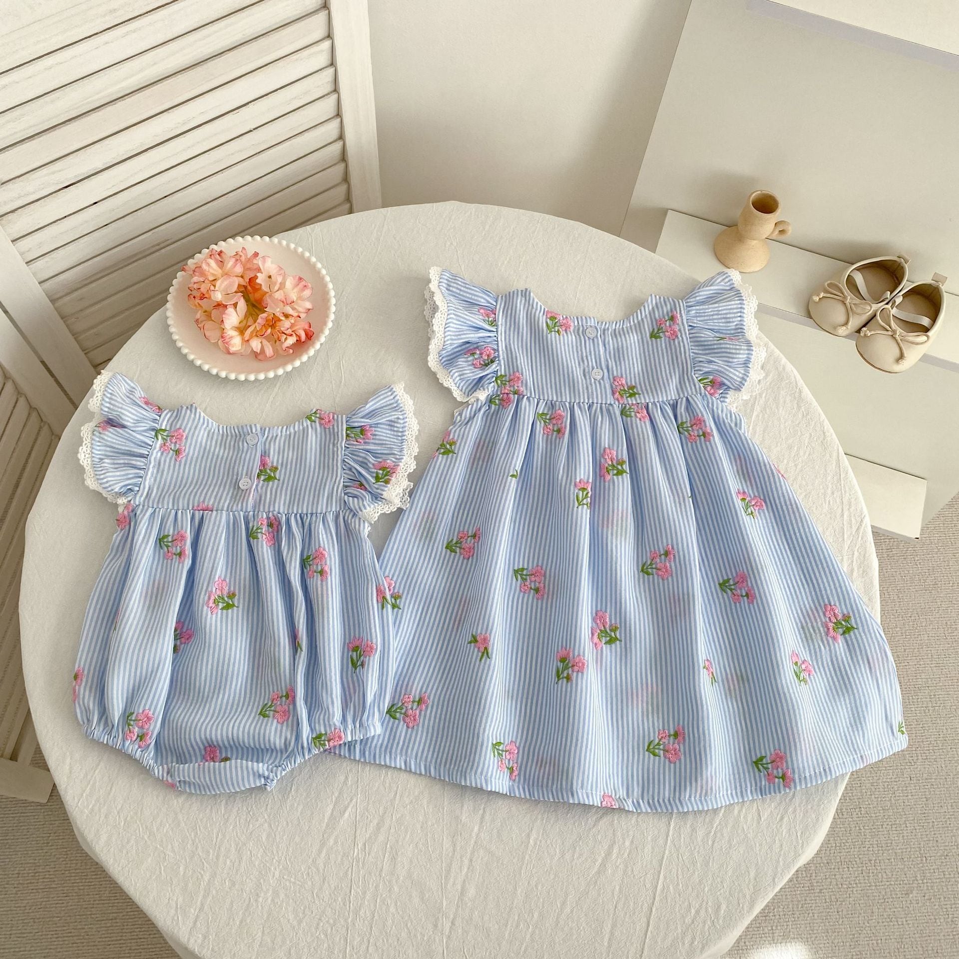 【66-130】ロンパース/ワンピース ブルーストライプ フリル 姉妹服 - 画像 (3)