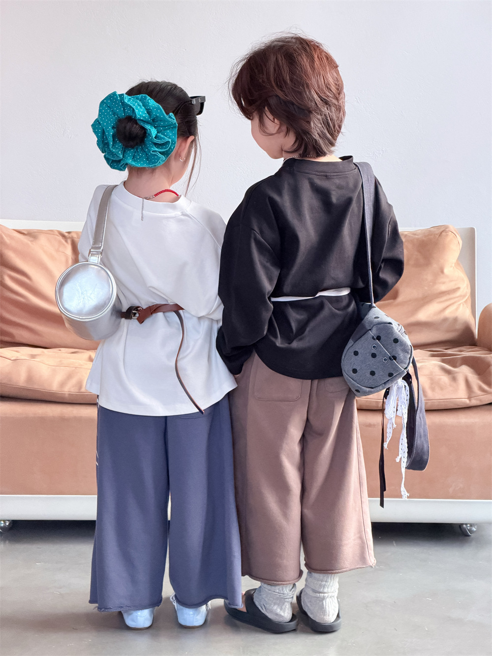 【90-150】長袖Tシャツ 男女兼用 無地 クルーネック プルオーバー カジュアル トップス - 画像 (4)