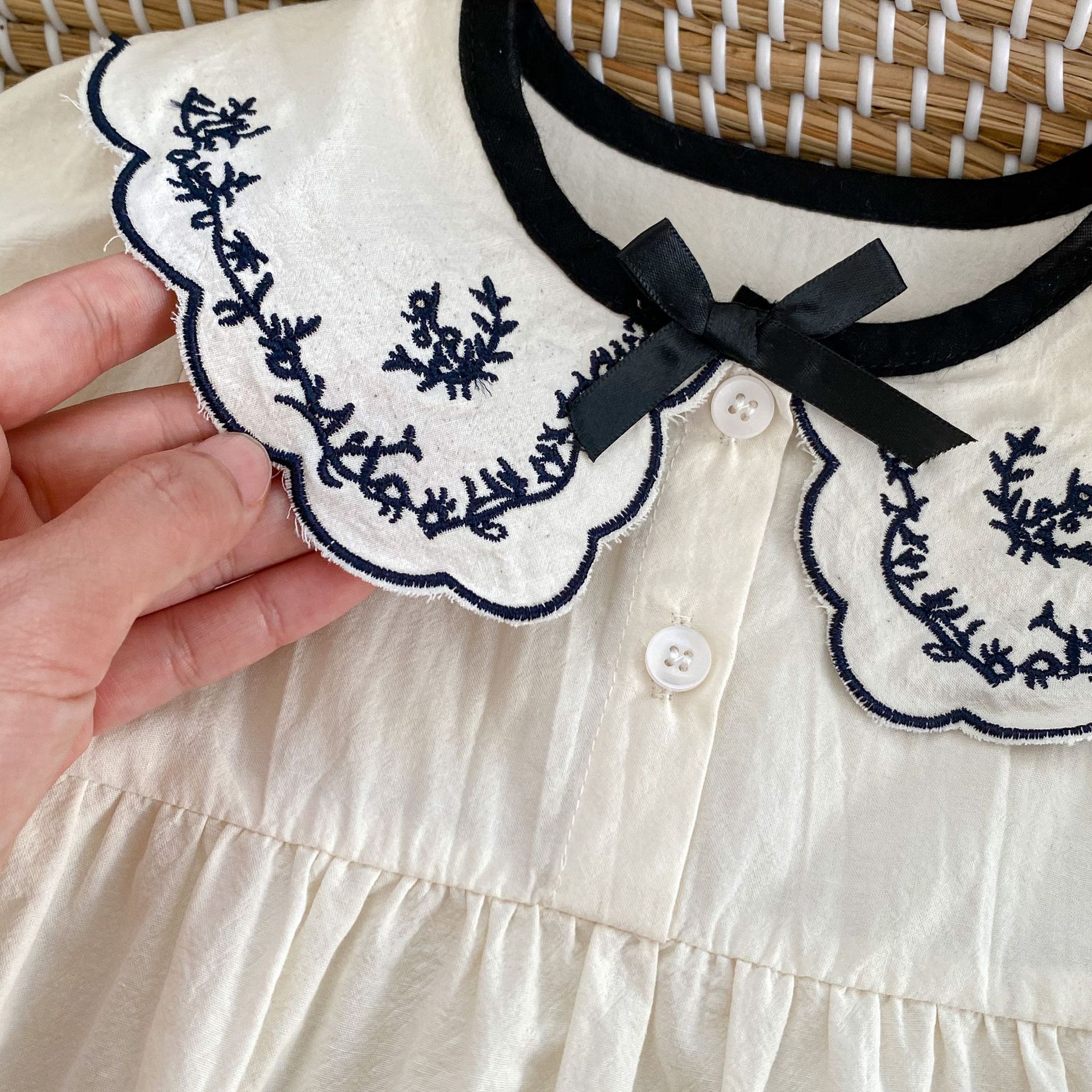 【66-90】ロンパース おしゃれ 刺繍 ナチュラル - 画像 (4)