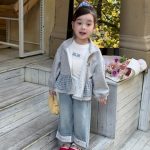 【90-150】アウター or デニムパンツ 女の子 刺繍 フリルデザイン - 画像 (4)
