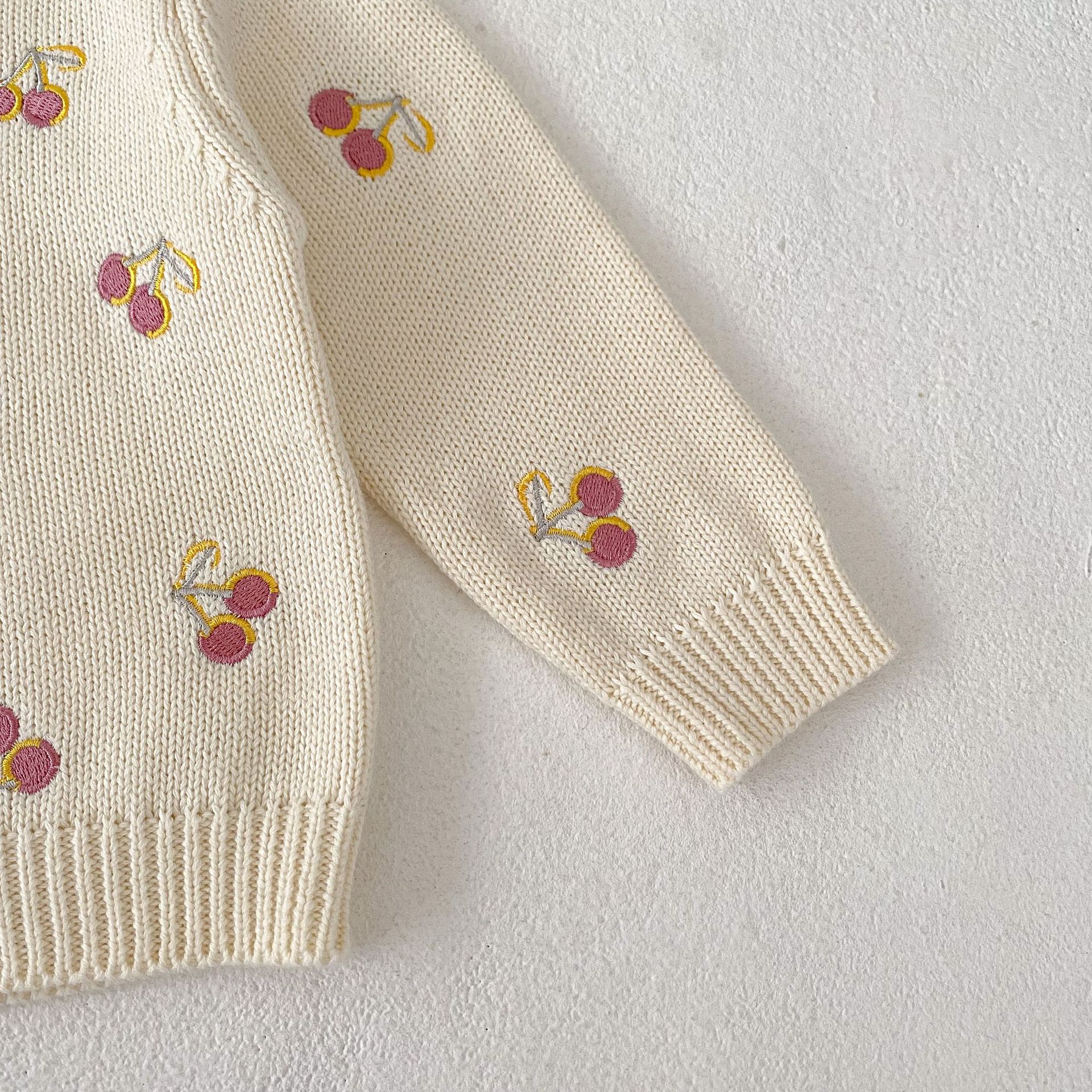 【66-100】ニット カーディガン チェリー柄 刺繍 - 画像 (8)