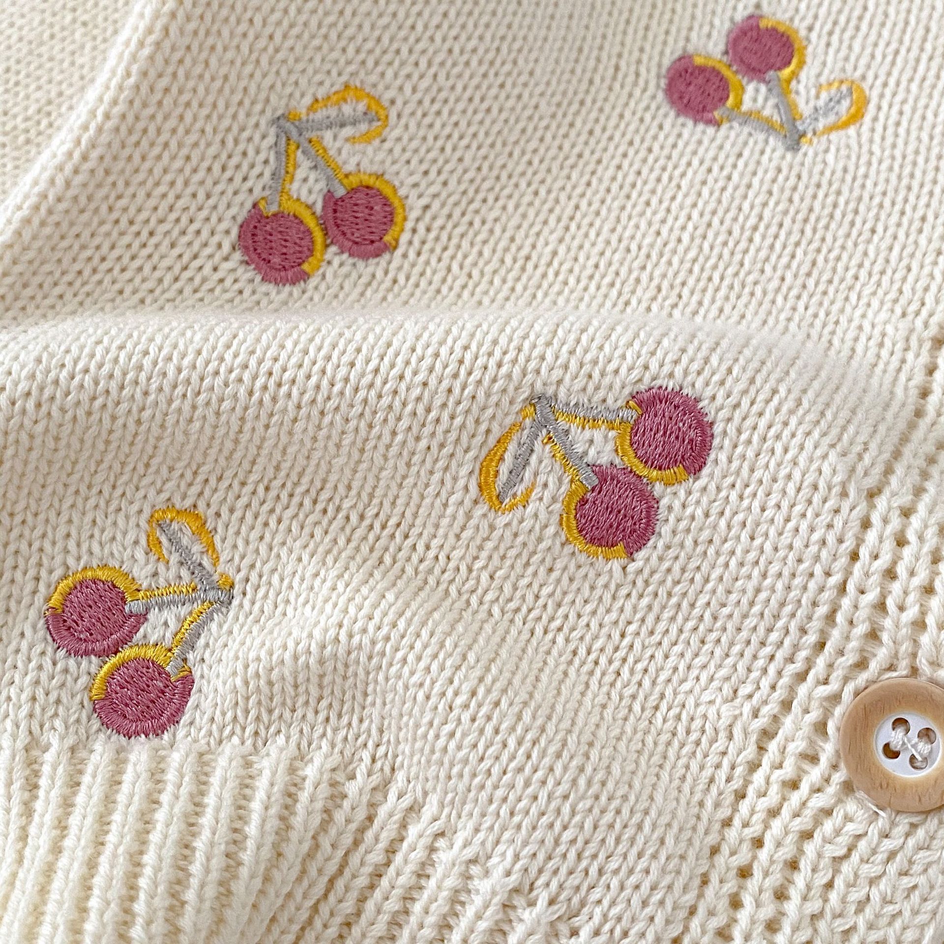 【66-100】ニット カーディガン チェリー柄 刺繍 - 画像 (10)