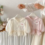 【73-100】UVパーカー ベビー 女の子 蝶結び 刺繍 - 画像 (5)