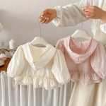 【73-100】UVパーカー ベビー 女の子 蝶結び 刺繍 - 画像 (6)