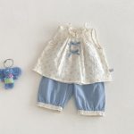 【73-100】セットアップ トップス&パンツ ベビー 女の子 小花柄 ノースリーブ レース裾 - 画像 (2)