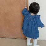 【73-100】デニムワンピース ベビー 女の子 肩フリル - 画像 (4)