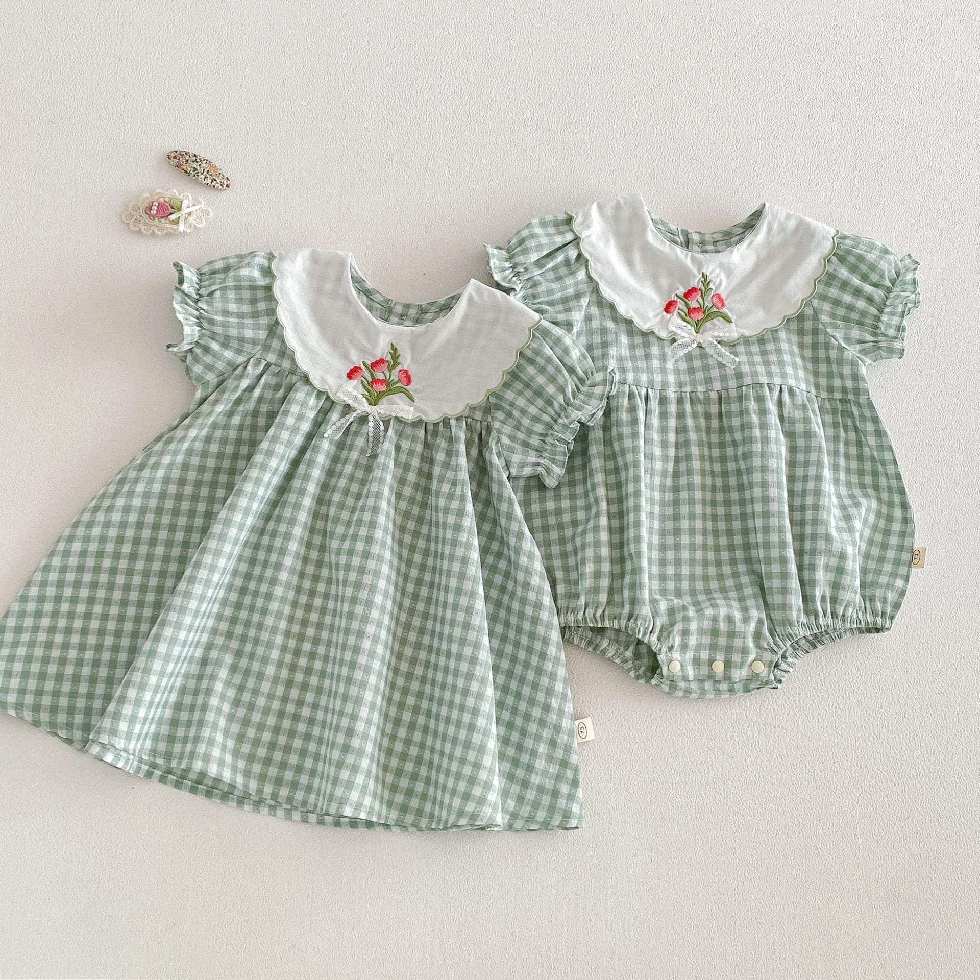 7b592812c1fcb8db2cd77d65edb94639.jpg 【66-110】ロンパースorワンピース グリーンチェック 姉妹服 - 画像 (1)