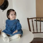 【73-100】デニムワンピース ベビー 女の子 肩フリル - 画像 (5)
