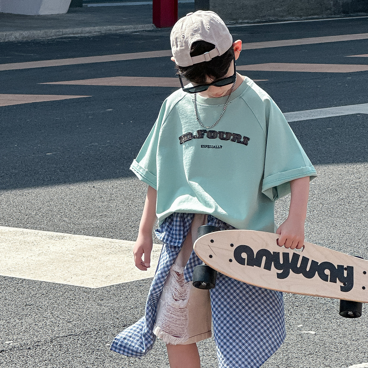 O1CN01ZPbeoB1IH8RN1x1qi_2215116460867-0-cib.jpg 【90-130】半袖Tシャツorショートパンツ 男の子 ダメージジーンズ トレンド - 画像 (1)