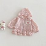 【73-100】UVパーカー ベビー 女の子 蝶結び 刺繍 - 画像 (3)