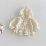 【73-100】UVパーカー ベビー 女の子 蝶結び 刺繍 - 画像 (4)