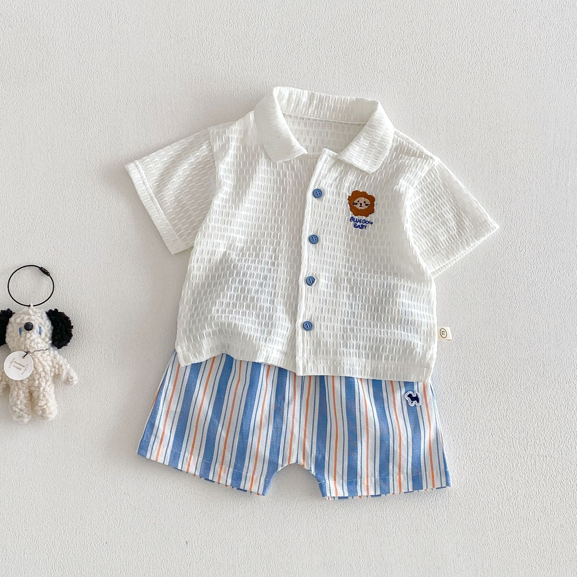 c73ac474c4bfeba7beff352caca649ee.jpg 【73-120】トップスorパンツ ライオン ロゴ カジュアル - 画像 (1)