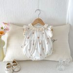 【66-90】ロンパース フリル襟 花刺繡 - 画像 (5)