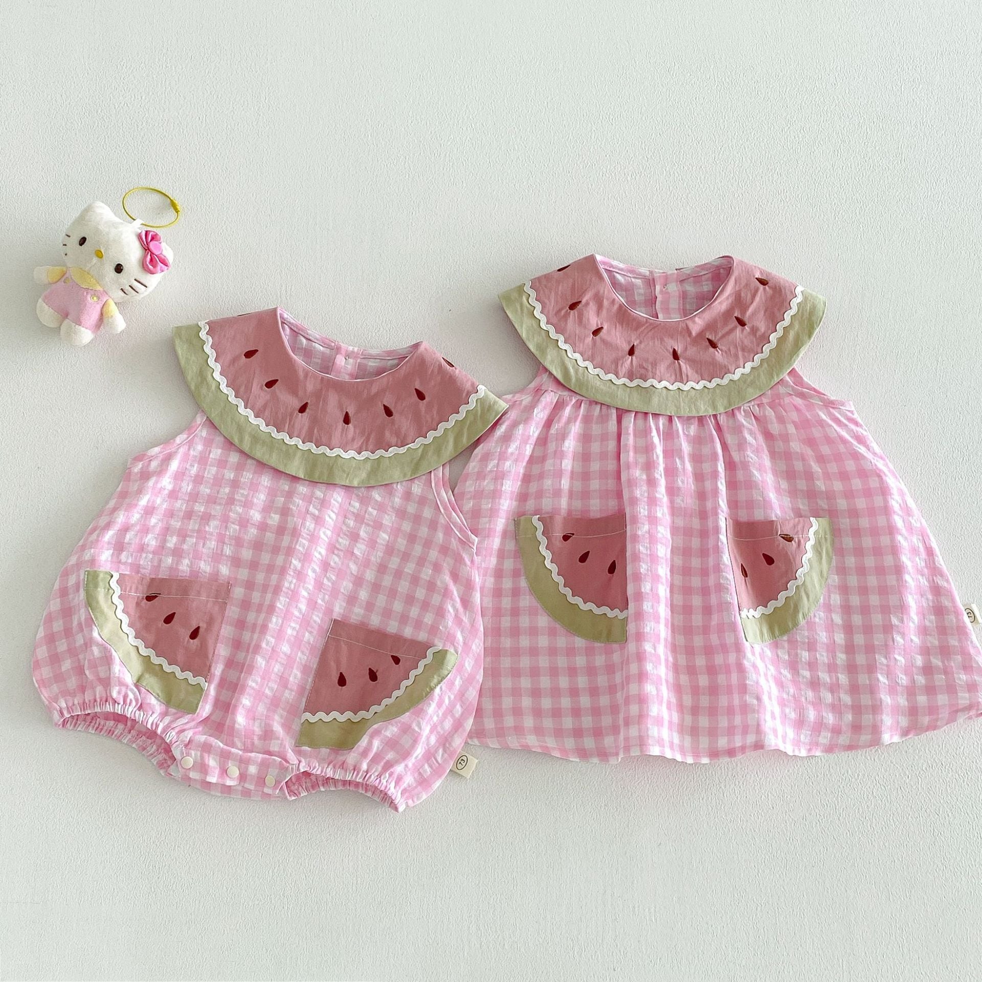 d890dd276b82551b9d771cce17c4c9ef.jpg 【66-110】ロンパースorワンピース スイカ ノースリーブ 姉妹服 - 画像 (1)