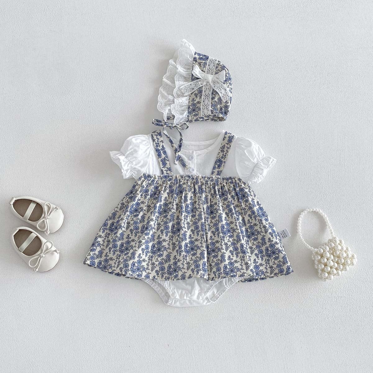 db4d46297d068bd4d97a077f871a53e4.jpg 【66-90】ロンパース&帽子 ブルー花 レイヤード おしゃれ 赤ちゃん服 - 画像 (1)