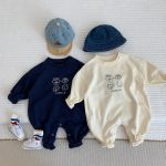 【59-100】カバーオール ベビー ロゴ プリント - 画像 (2)