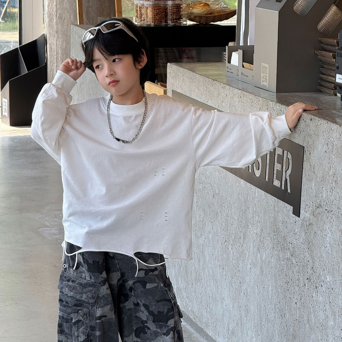 O1CN01v1o3TP2BeJSCtNVrs_2207518548363-0-cib.jpg 【90-160】長袖Tシャツ 男の子 ストリート 無地 カジュアル - 画像 (1)