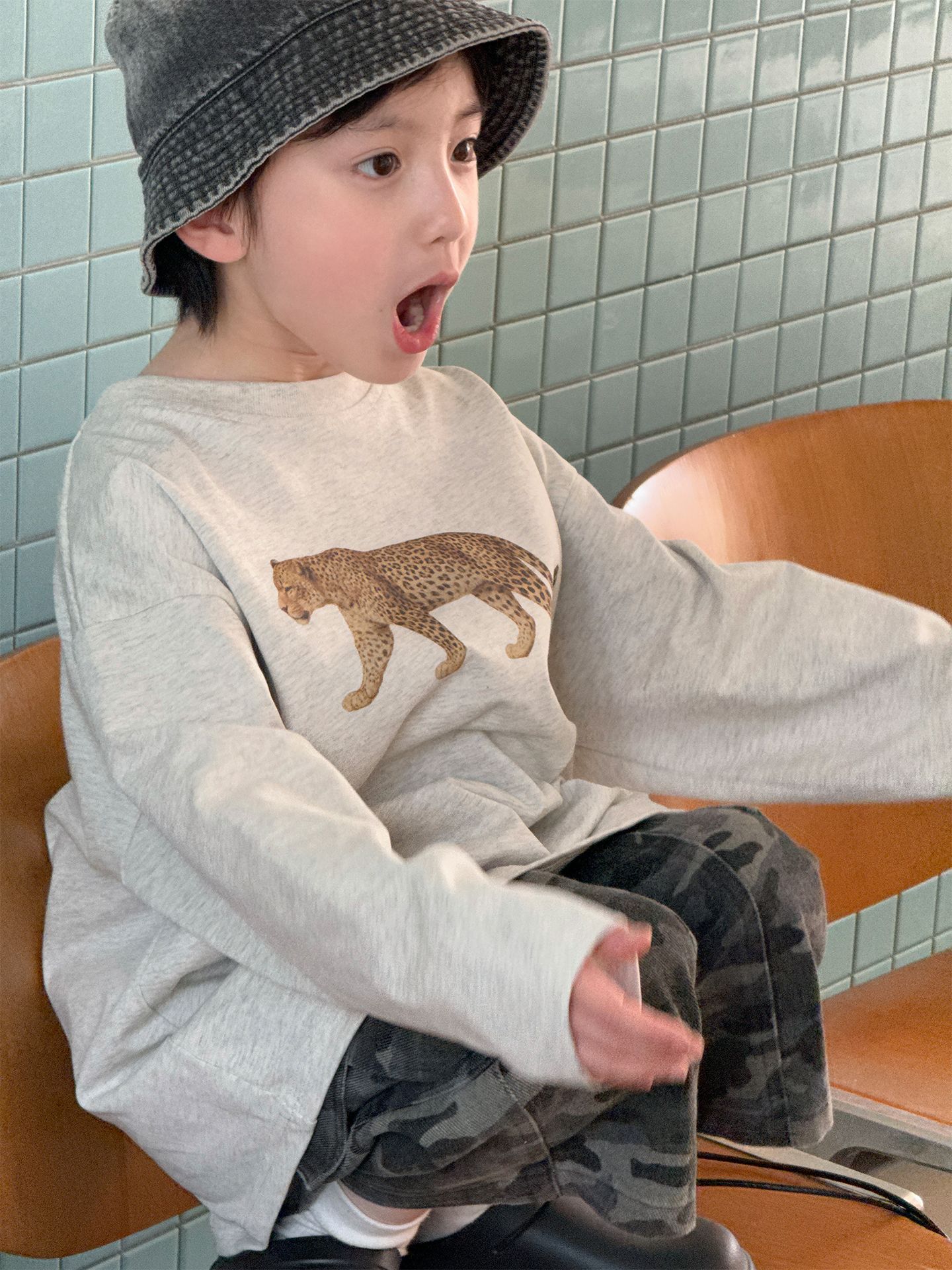 O1CN01LqFbsU2GTqREG7vAj_2201251829017-0-cib.jpg 【100-160】長袖Tシャツ 男の子 ヒョウプリント ベーシック - 画像 (1)
