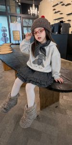 【80-140】パーカーorスカート 女の子 わんちゃんプリントマフラー付き - 画像 (6)