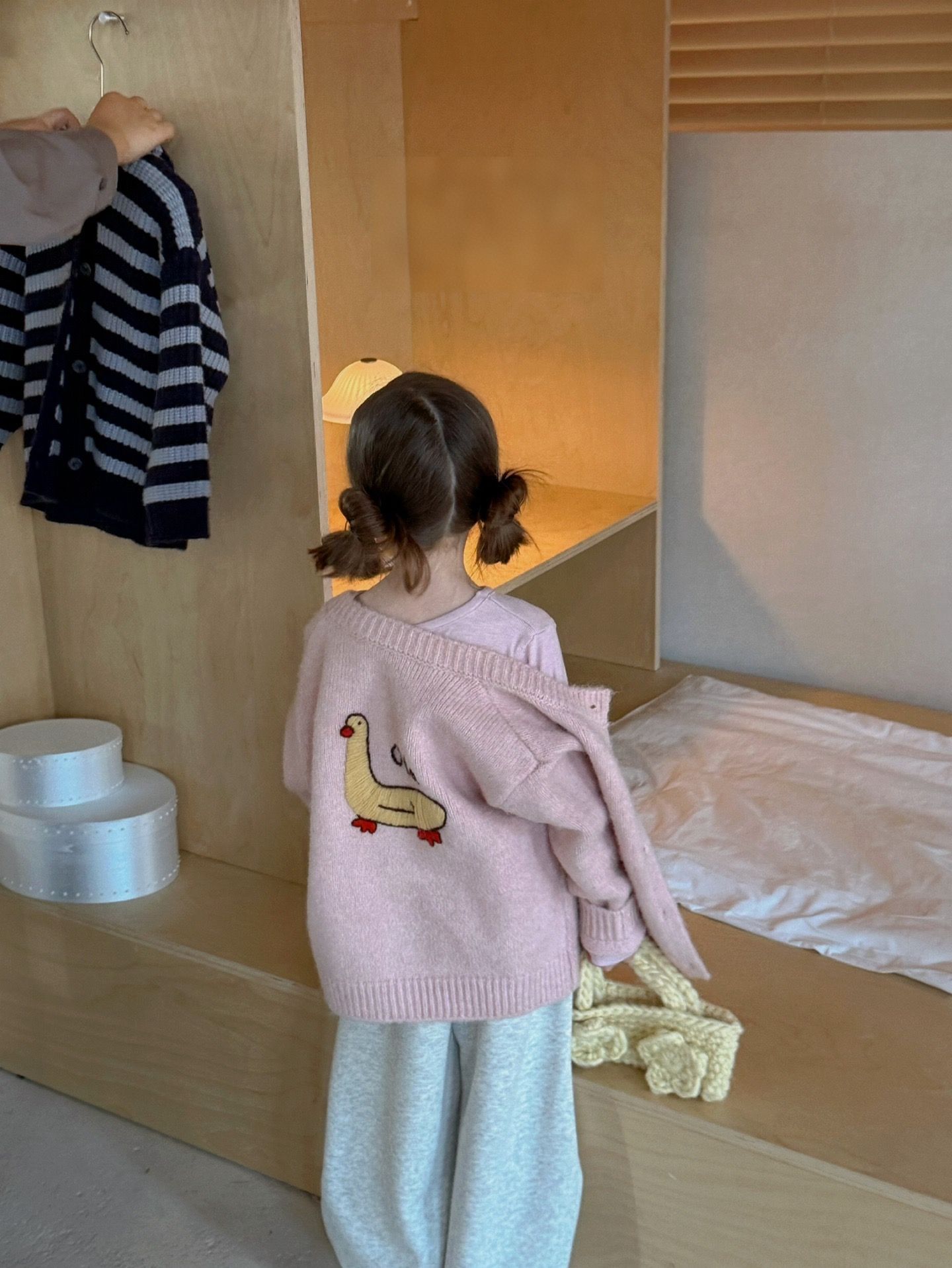 O1CN01sedaub282LmCu0wSW_2217733997874-0-cib.jpg 【90-150】カーディガンor長袖Tシャツorパンツ 女の子 可愛い お出かけ - 画像 (1)