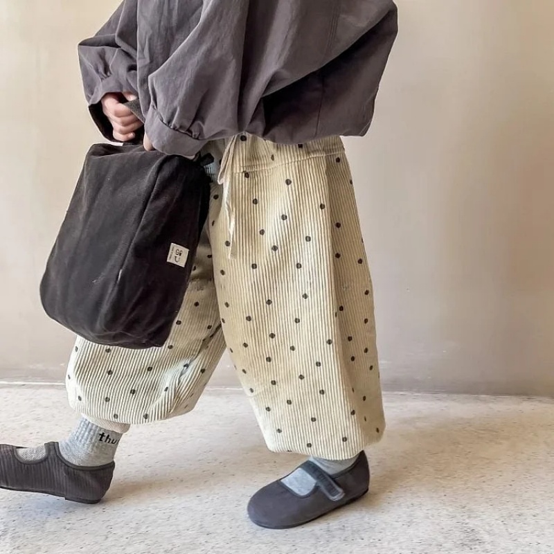 秋の女の子向け子ども服トレンドと秋コーデ