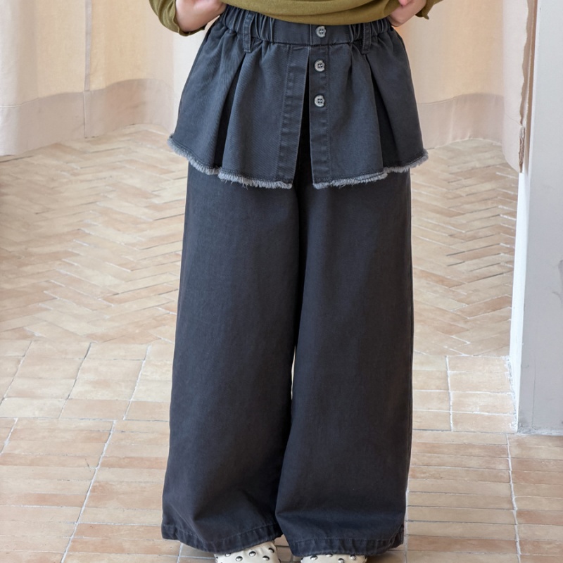 秋の女の子向け子ども服トレンドと秋コーデ
