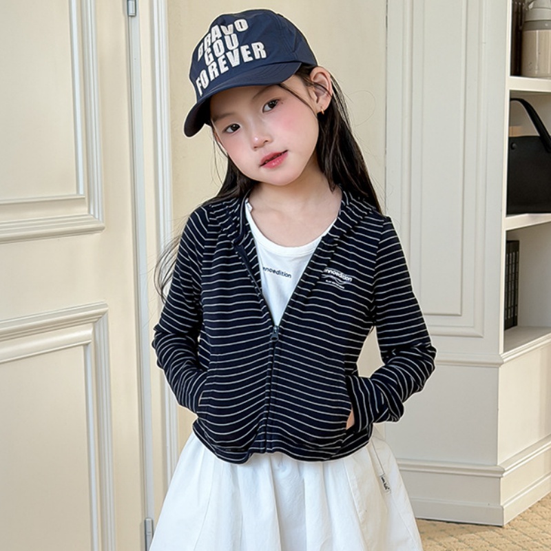 秋の女の子向け子ども服トレンドと秋コーデ