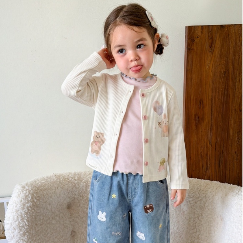 秋の女の子向け子ども服トレンドと秋コーデ
