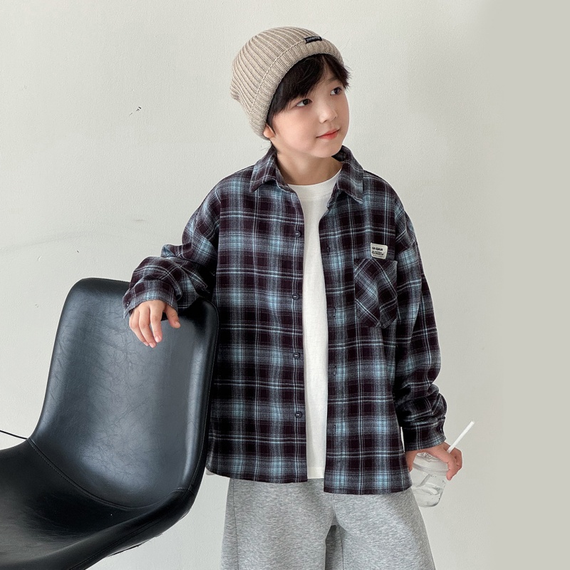ゆったりサイズの服を使ったジュニアの重ね着コーデ