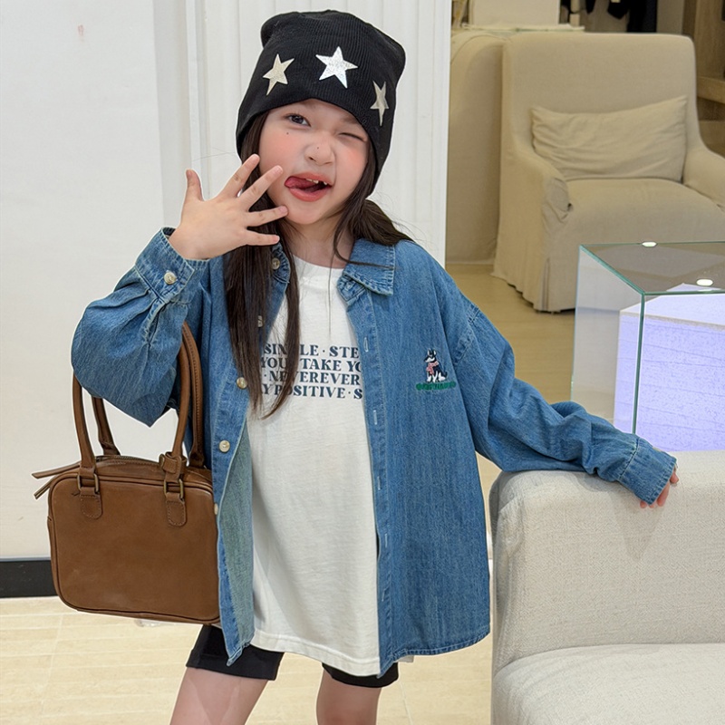 ゆったりサイズの服を使ったジュニアの重ね着コーデ
